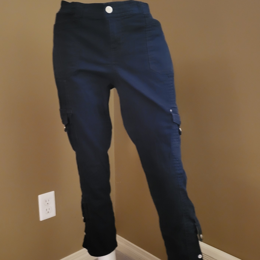 Revolution Navy Capris